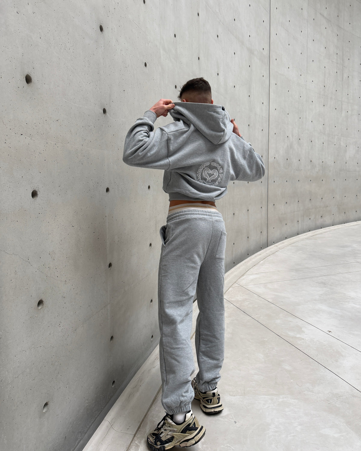 SWEAT ZIPPÉ - GRIS BÉTON